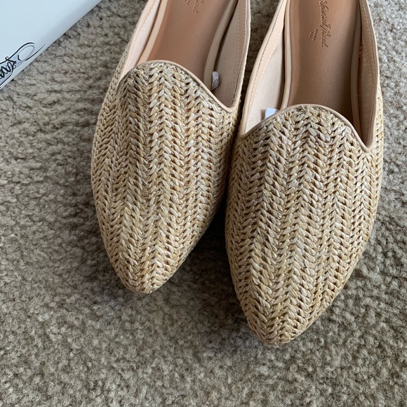 universal thread tan slip-on flats - Picture 3 of 8